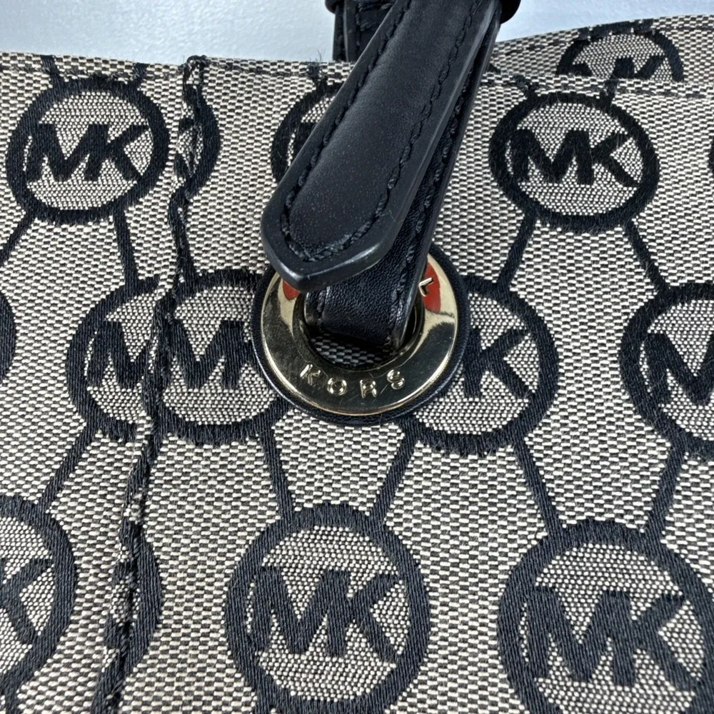 Michael Kors Jet Set Beige & Black Monogram Tote Bag - Picture 5 of 16